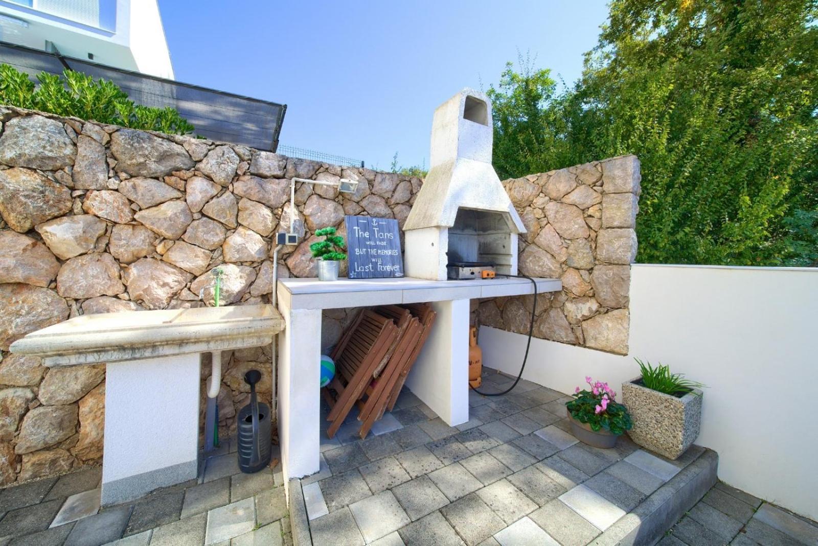 Apartment Sasso Bianco With The Private Pool Njivice Εξωτερικό φωτογραφία